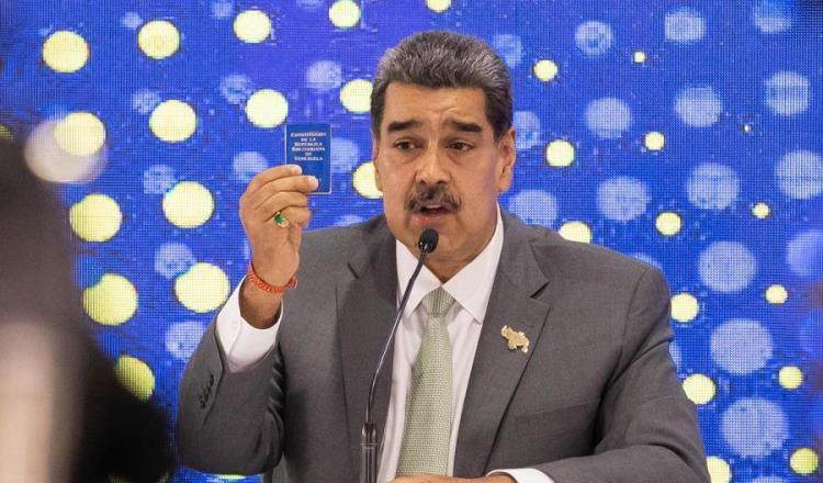 Maduro ordena "acción defensiva" ante arribo de un buque británico a Guyana