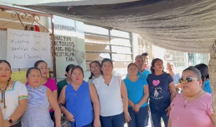 Maestros indígenas Chol en Tacotalpa protestan por designación de coordinador de zona escolar de lengua Yokotan