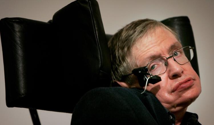 Versiones sexuales de Hawking "reveladas" en documentos de Epstein son falsas: EFE