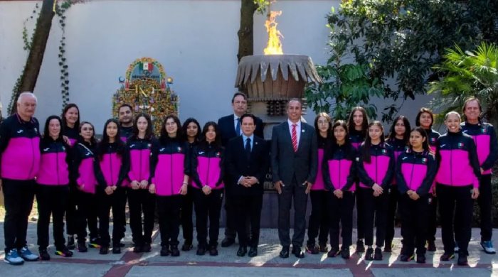 Abanderan autoridades a delegación mexicana que participará en Juegos Olímpicos de la Juventud de Invierno