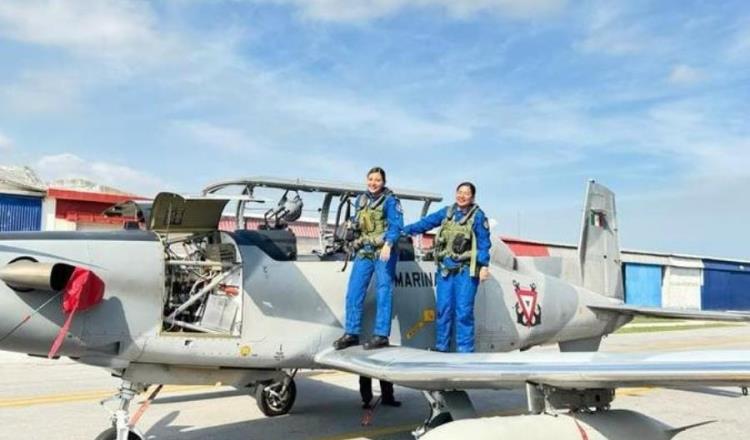 Realiza Marina primer vuelo de Texan T-6C+ con tripulación sólo de mujeres