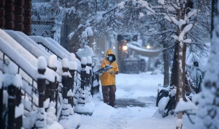 Azota tormenta invernal a EE.UU.; más de 302 mil hogares se quedan sin electricidad