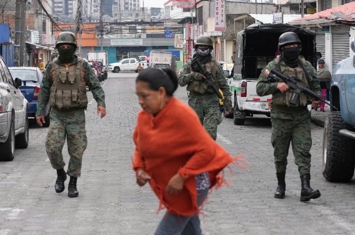 Ecuador suspende clases presenciales ante crisis de inseguridad