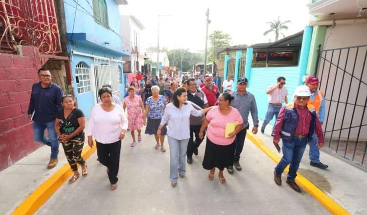 Entrega Centro obras de alumbrado y vialidad en Casa Blanca