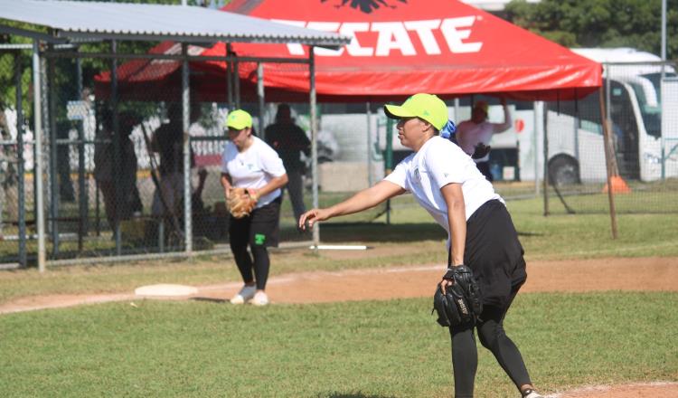 Tabasqueña, Karen Natalí, busca debutar en softbol profesional con Las Olmecas