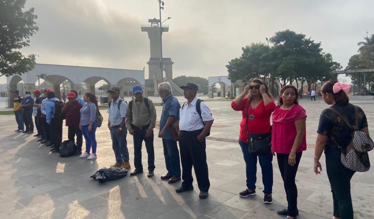 Vuelven exburócratas a protestar, mantienen reclamo por laudos y plazas