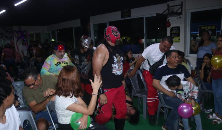 Celebran ´Día de Reyes´ con función de lucha libre y boxeo en el gimnasio ´Sammy Ventura´