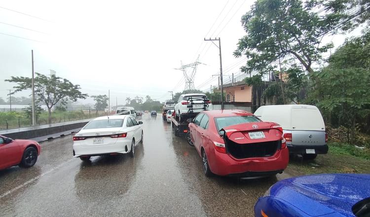 Más de 10 choques en Centro, dejan lluvias del frente frío 27