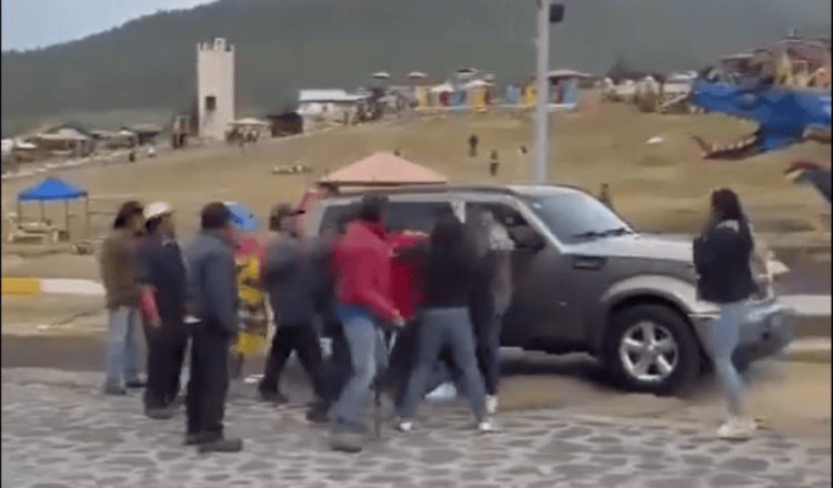 Comerciantes de Edomex agreden a jóvenes turistas