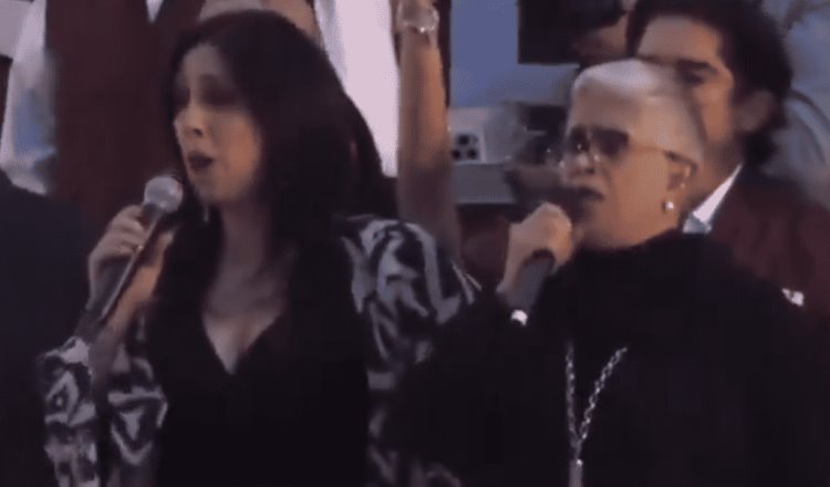 Piden sanción para Eugenia León y Regina Orozco por su interpretación del Himno Nacional