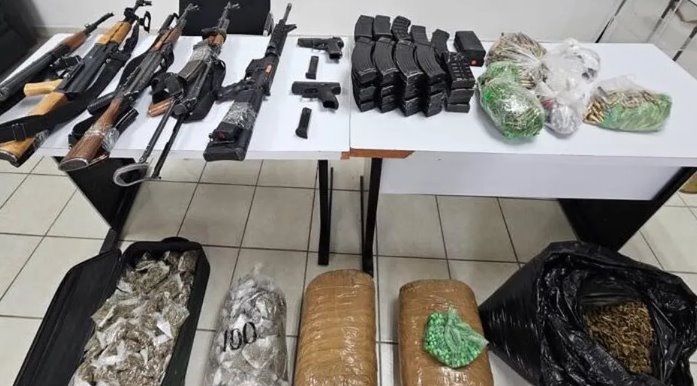 Fuerzas federales decomisan armas, drogas y vehículos en Sonora