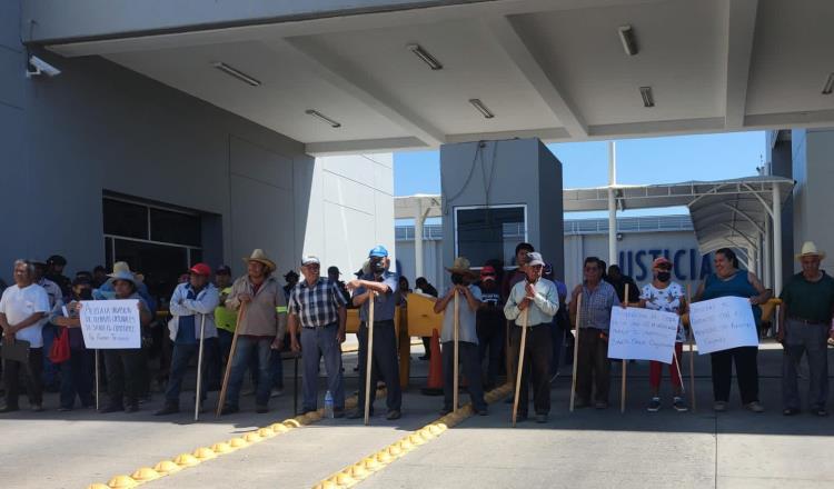 Sindicato pide a gobernador de Oaxaca su intervención para liberar a trabajadores retenidos en Coyotepec