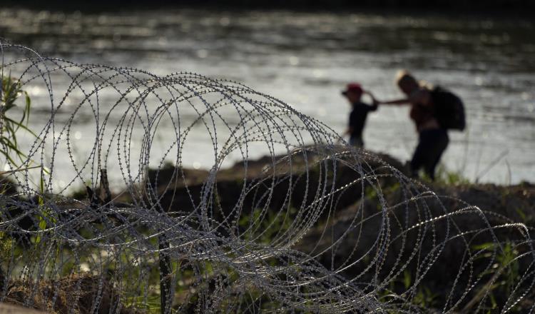 Corte Suprema de EE. UU. autoriza retirar alambre de púas en frontera con México