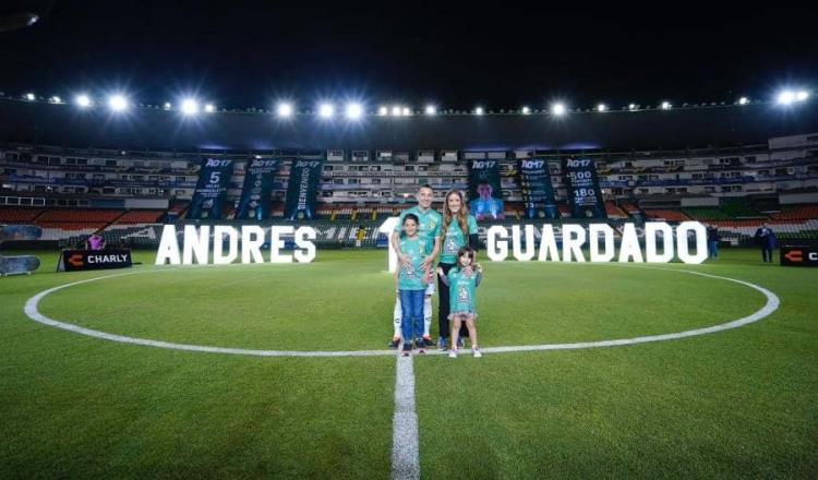 15 mil aficionados le dan la bienvenida a Andrés Guardado como nuevo jugador del León