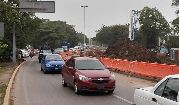 Hasta una hora esperan transporte público habitantes de Gaviotas por obras del puente Grijalva II