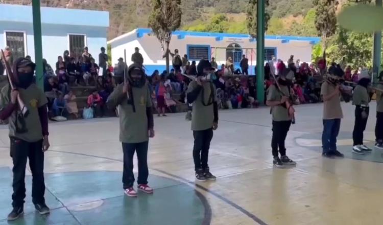 Arman a niños con rifles en comunidad de Guerrero