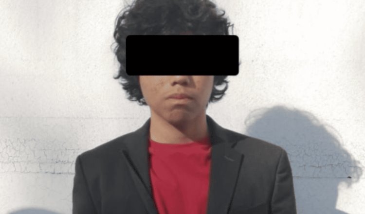 Atacan con arma blanca a joven en aula de prepa en Nuevo León