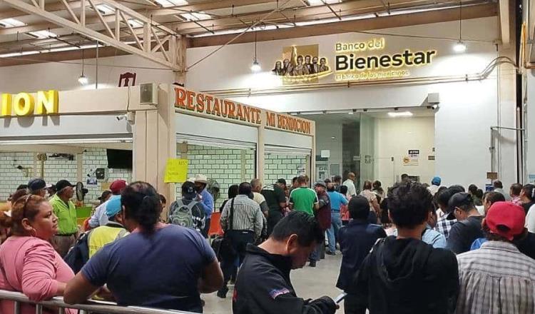 Banco del Bienestar rebasado en primer día del pago de apoyos