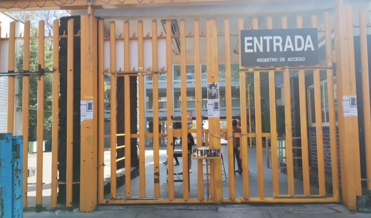 Encapuchados toman Prepa 8 de la UNAM por presuntos abusos sexuales