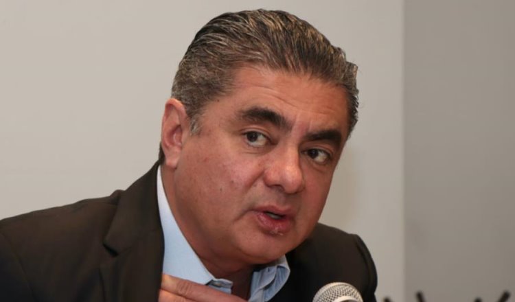 Renuncia Luis Espinoza Cházaro al PRD