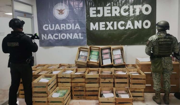 Aseguran más de 600 paquetes con droga ocultos en tractocamión en Guanajuato