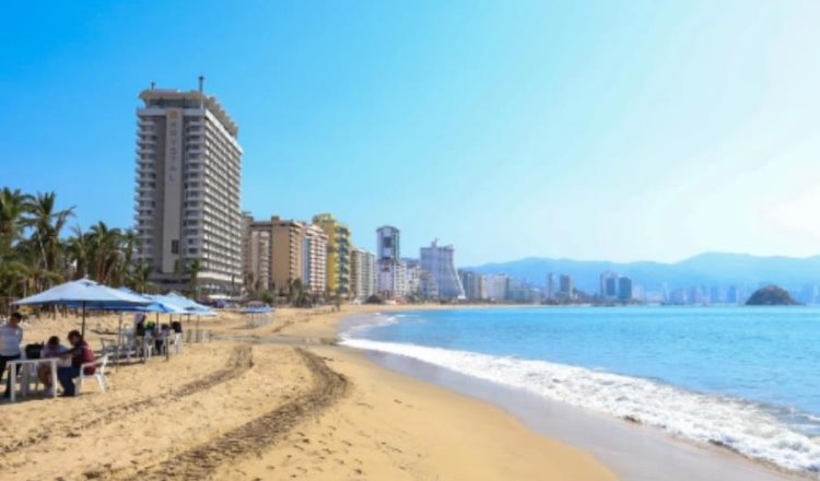 Sujeto es asesinado a balazos en playa de Acapulco