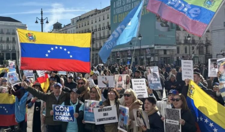 Participa Calderón en manifestación a favor de María Corina Machado en España