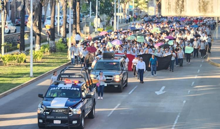 Por falta de acuerdos, marchan más de 300 trabajadores del STAIUJAT