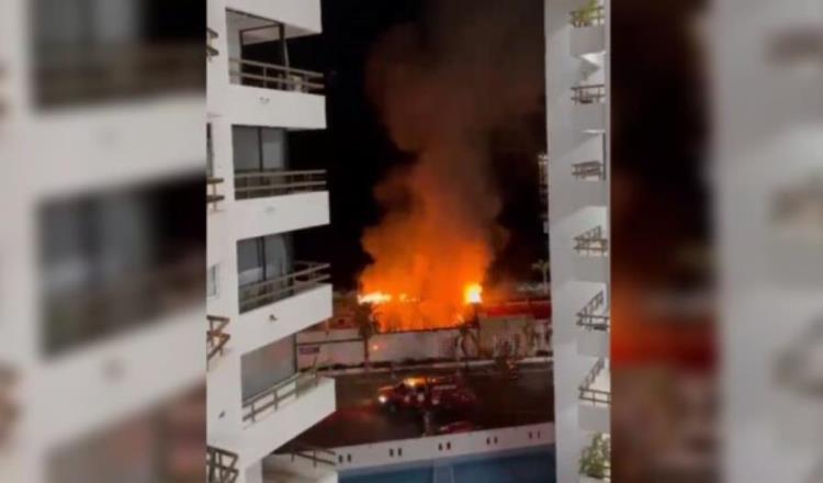 Incendian restaurante en playa Los Morros, en Acapulco