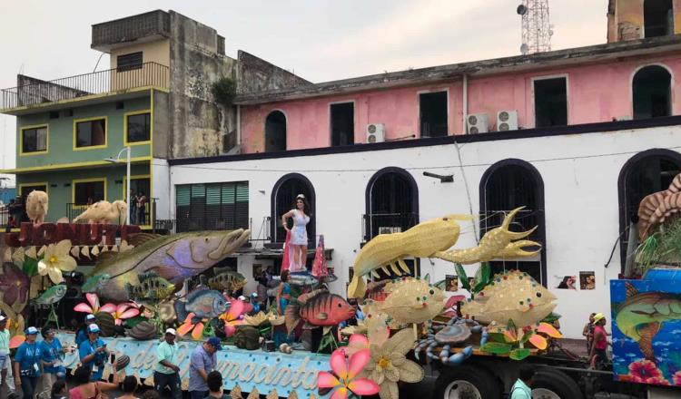 Carros alegóricos regresan a ruta tradicional del malecón a la Deportiva 