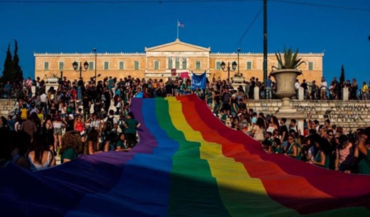 Aprueban en Grecia matrimonio homosexual y adopción por parejas del mismo sexo