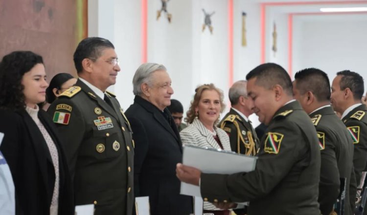 México no se está militarizando como aseguran conservadores: AMLO