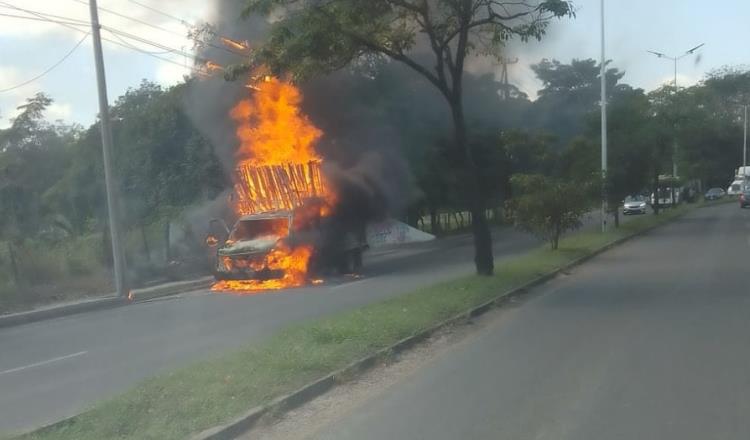 Cortocircuitos provocan incendio de vehículos en diferentes zonas de Centro