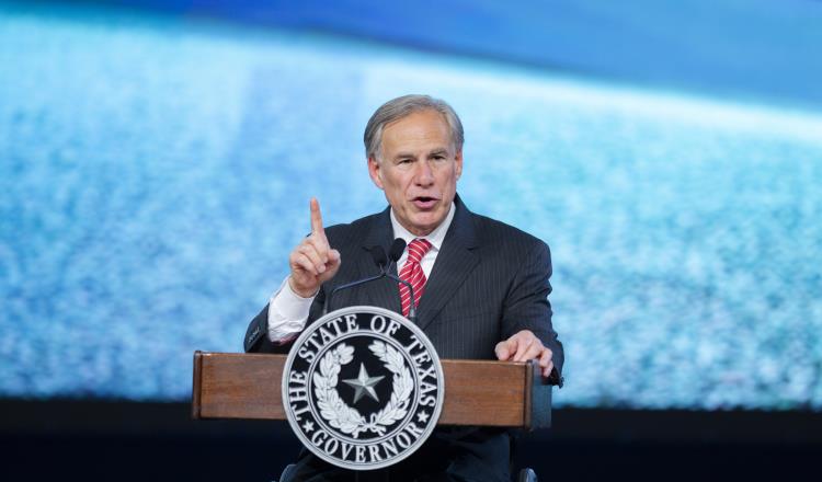 Advierte Greg Abbott que no cesarán arrestos de migrantes en frontera