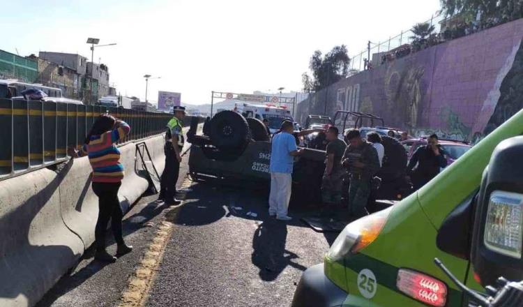 Un muerto y 5 heridos, saldo de volcadura de auto de Sedena en la México-Pachuca