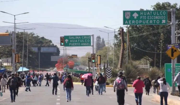 Convoca CNTE a bloqueo carretero en Oaxaca para exigir diálogo con AMLO