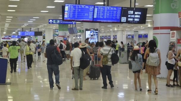 Suspenden operaciones en Aeropuerto de Puebla por Popocatépetl