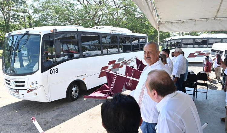 Dan banderazo a 82 nuevas unidades del transporte público