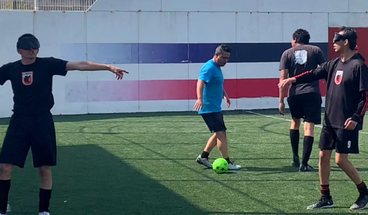 "En la cancha me siento libre": Así se vive el futbol para personas con discapacidad visual