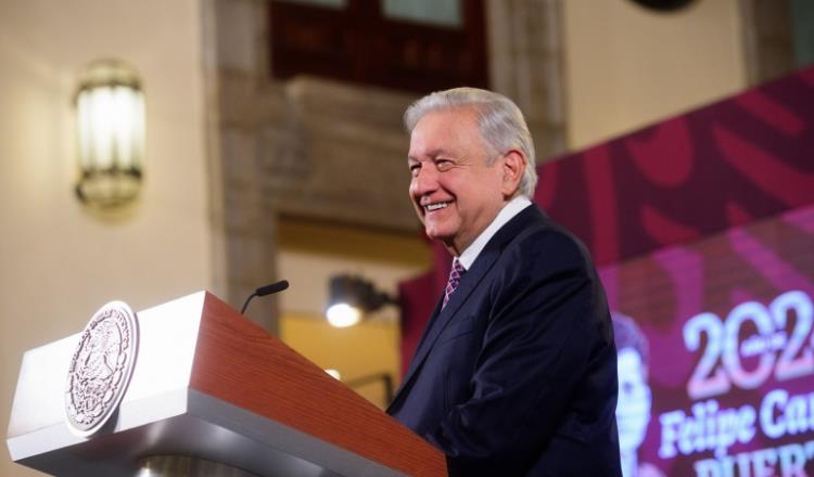 De cara al 8M, Obrador se dice orgulloso de que será una mujer a quien le entregará banda presidencial