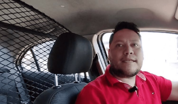 Taxista instala malla en su unidad ante inseguridad