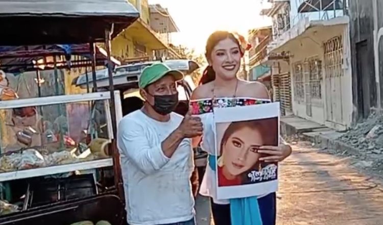 Nury Magaña recorre las calles de Tenosique pidiendo el apoyo de su gente rumbo a la Flor