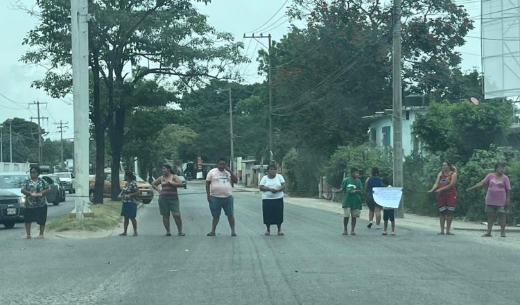 Habitantes de Casa Blanca cierran Periférico por falta de energía