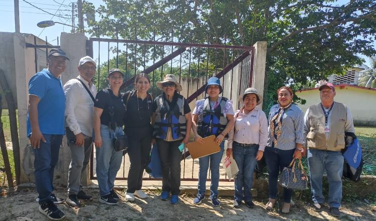 Elizabeth Tapia recorre Los Aztlanes para ubicación de casillas para el 2 de junio