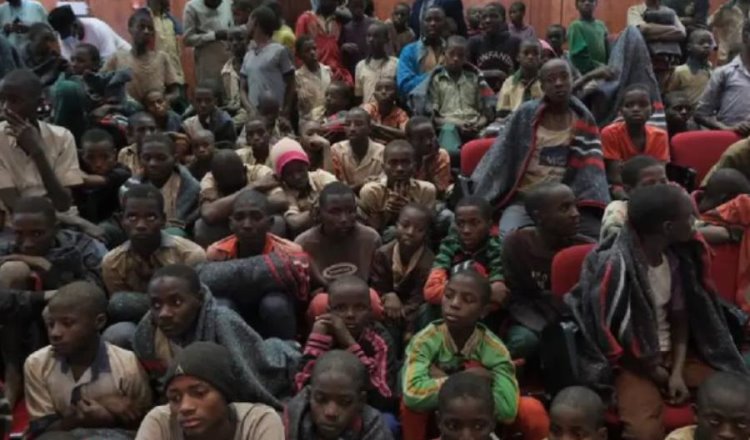 Hombres armados secuestran a 15 menores de escuela en Nigeria