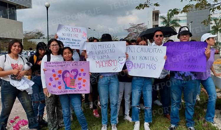 Marchan estudiantes de UJAT Cunduacán tras denuncia de acoso