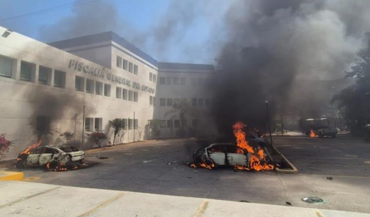 Protestan normalistas en Guerrero por fuga de presunto asesino