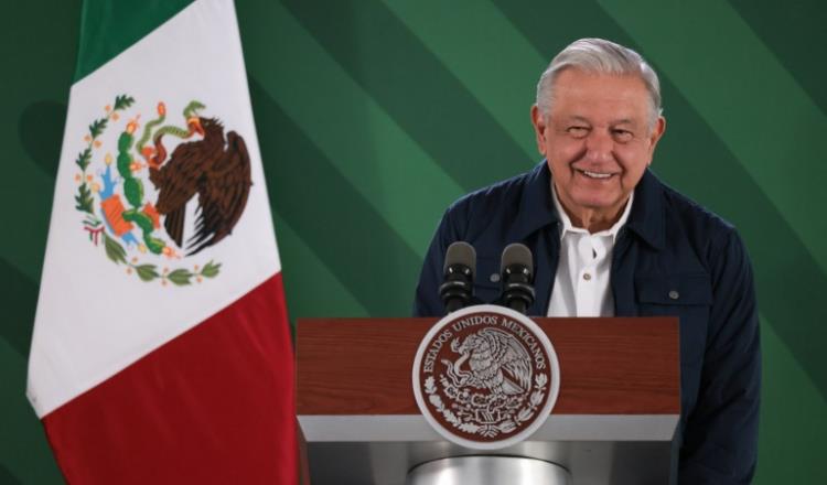 Acusa Obrador censura del INE tras ordenarle bajar entrevista con Canal Red