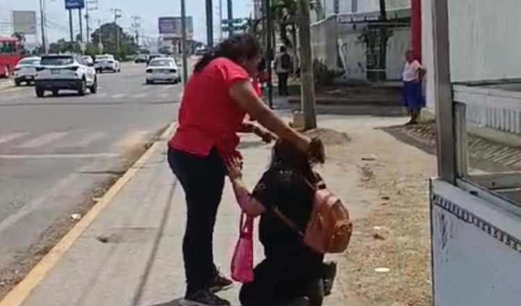 Mujeres pelean por hombre en Tierra Colorada