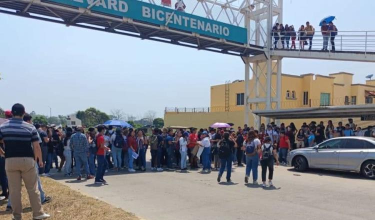 A paro universitario estudiantes de DACSyH de la UJAT